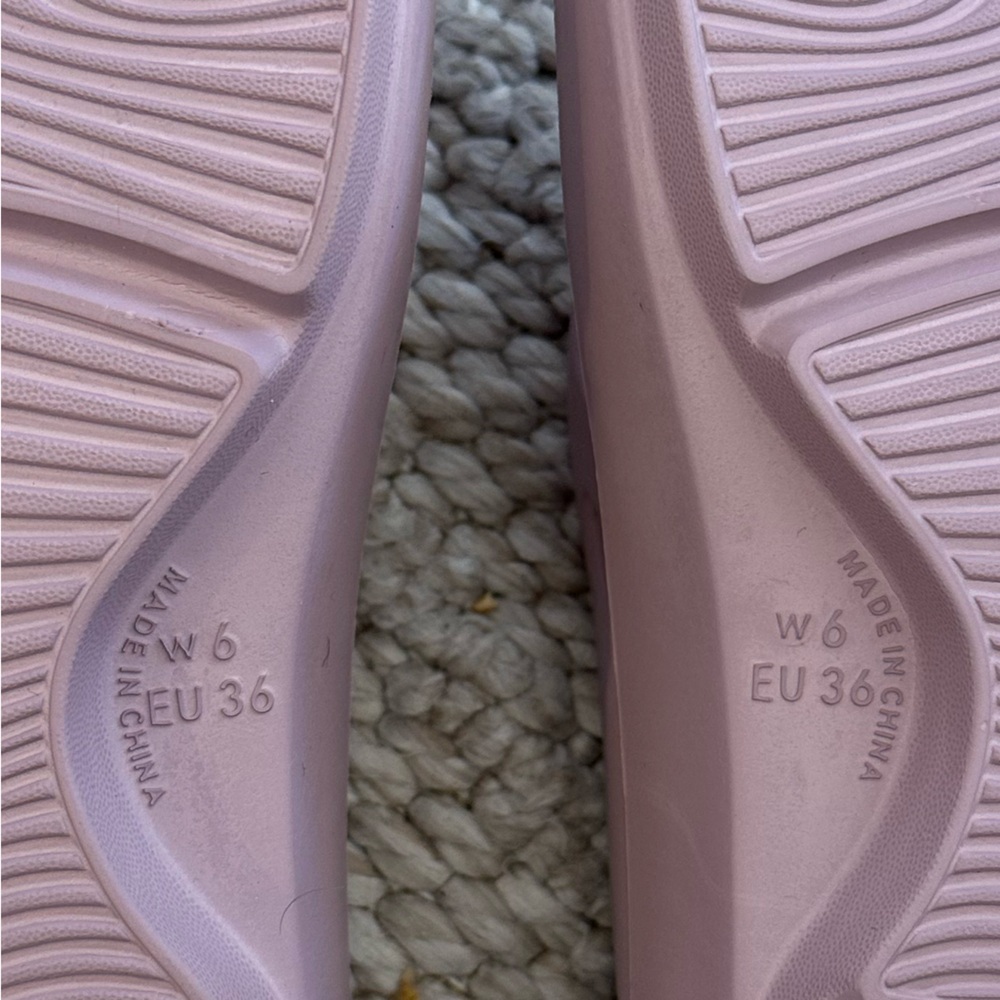 Floopi Blair Comfort Thongs Flip Flops Blush Light Pink EU 36 / US 6 $50 Retail - Picture 8 of 8